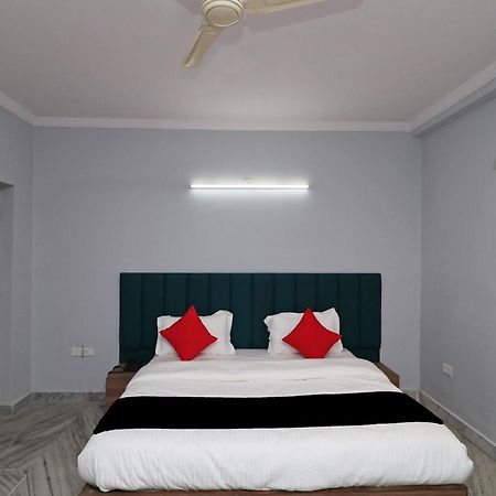 Hotel Super Capital O Esscon House Near Payal Cinema à Gurgaon Extérieur photo