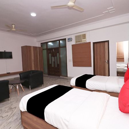 Hotel Super Capital O Esscon House Near Payal Cinema à Gurgaon Extérieur photo