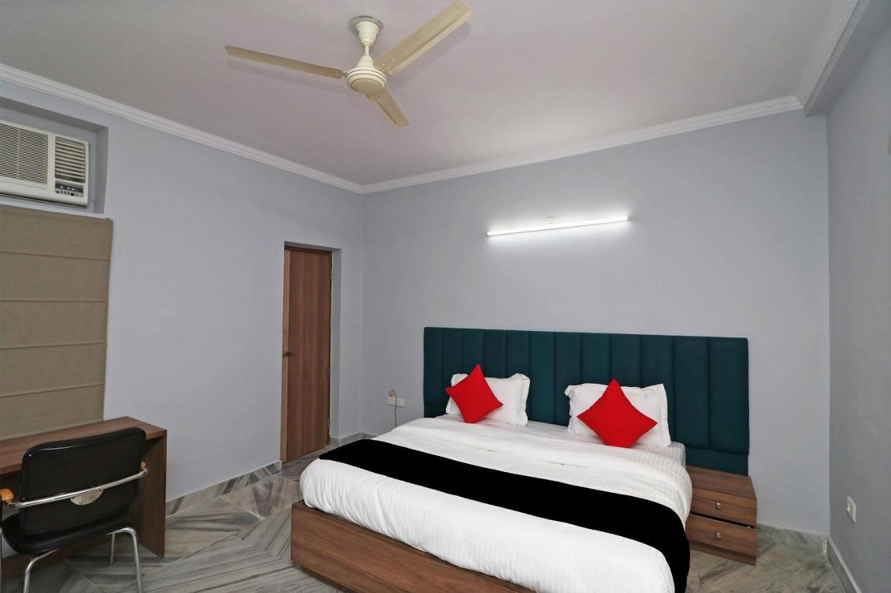 Hotel Super Capital O Esscon House Near Payal Cinema à Gurgaon Extérieur photo