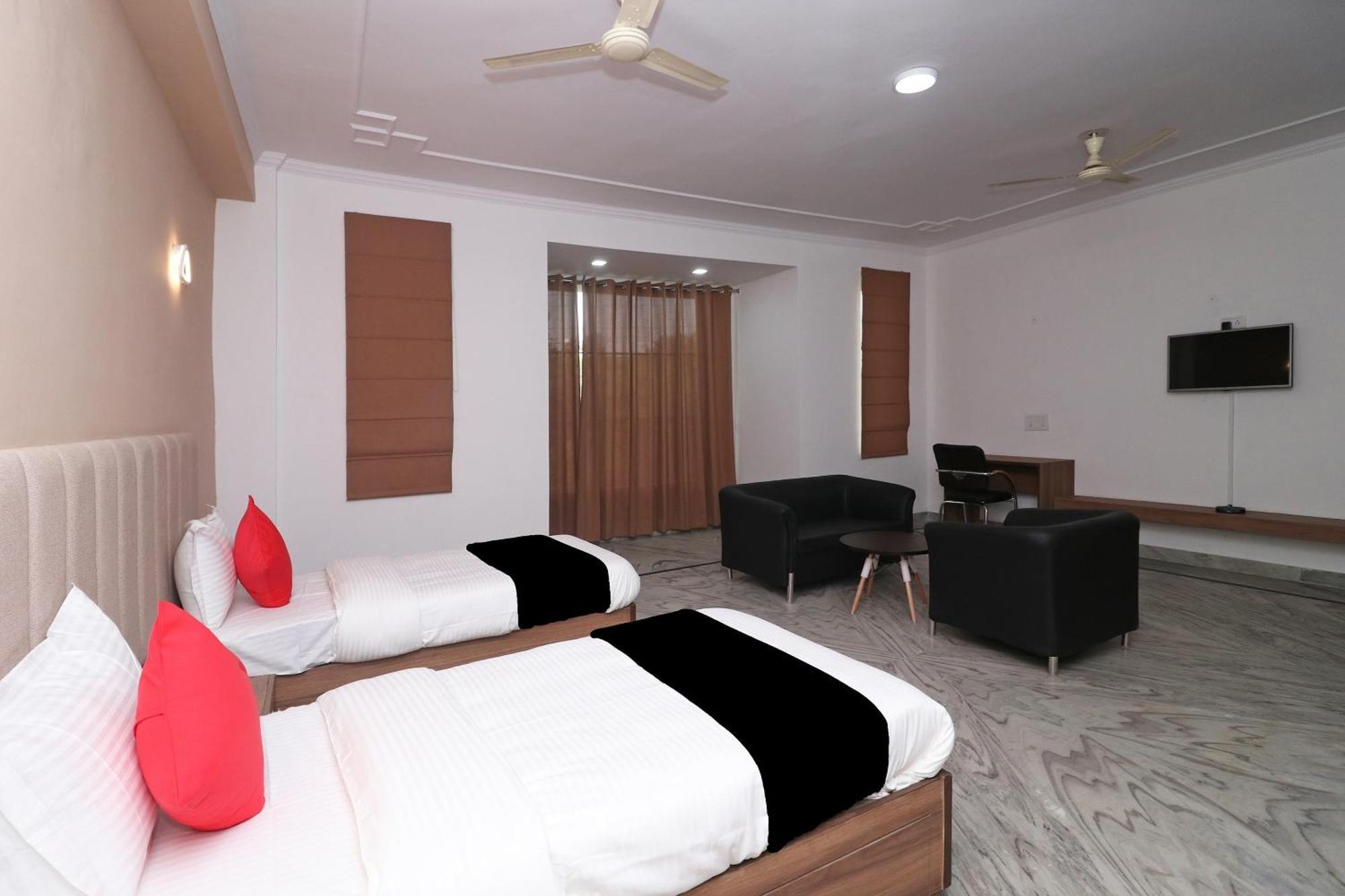 Hotel Super Capital O Esscon House Near Payal Cinema à Gurgaon Extérieur photo