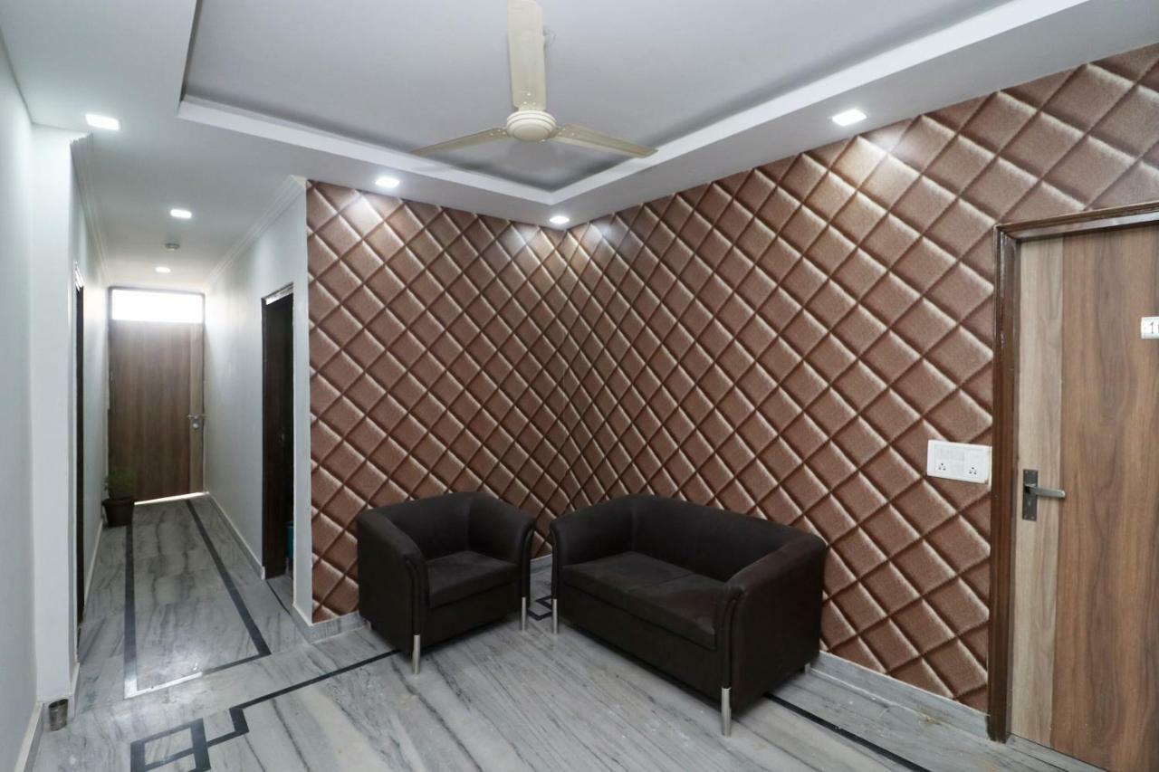 Hotel Super Capital O Esscon House Near Payal Cinema à Gurgaon Extérieur photo