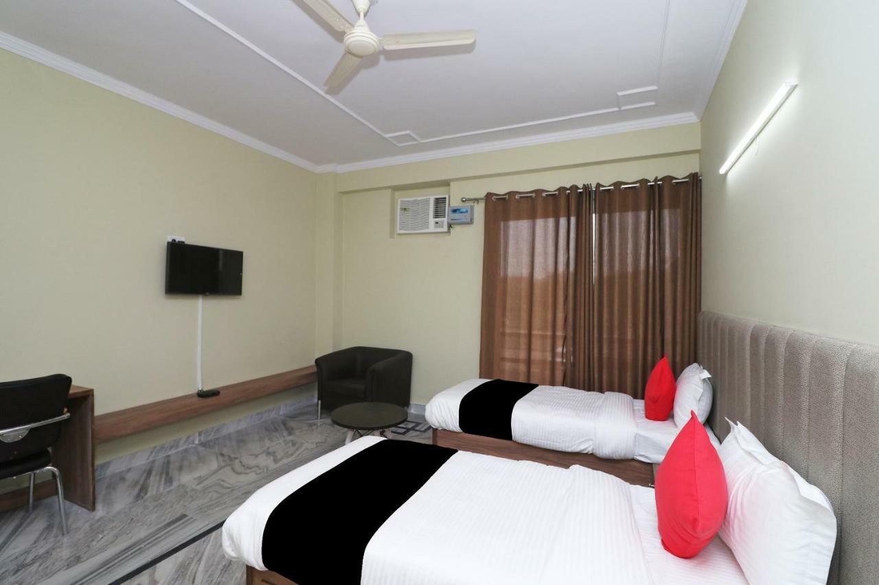 Hotel Super Capital O Esscon House Near Payal Cinema à Gurgaon Extérieur photo
